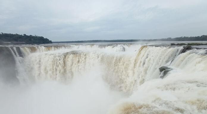 Recorriendo las Cataratas del Iguazú (2023)